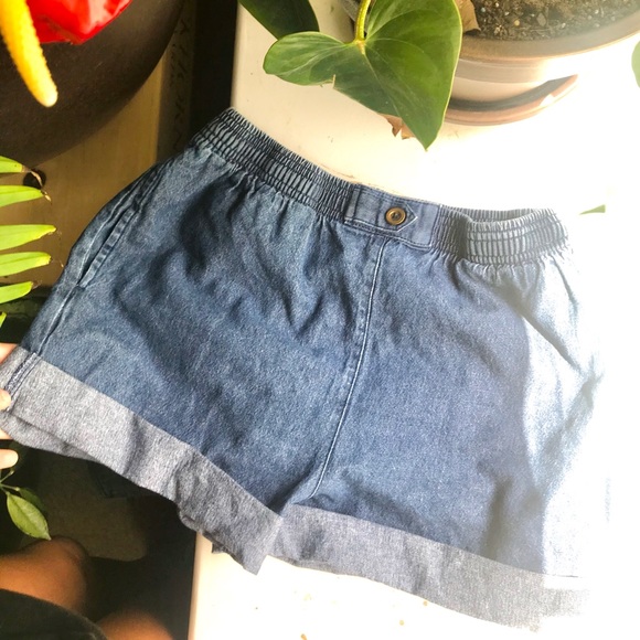 Urban Outfitters Scrunch Waist Mom Shorts - Picture 1 of 2